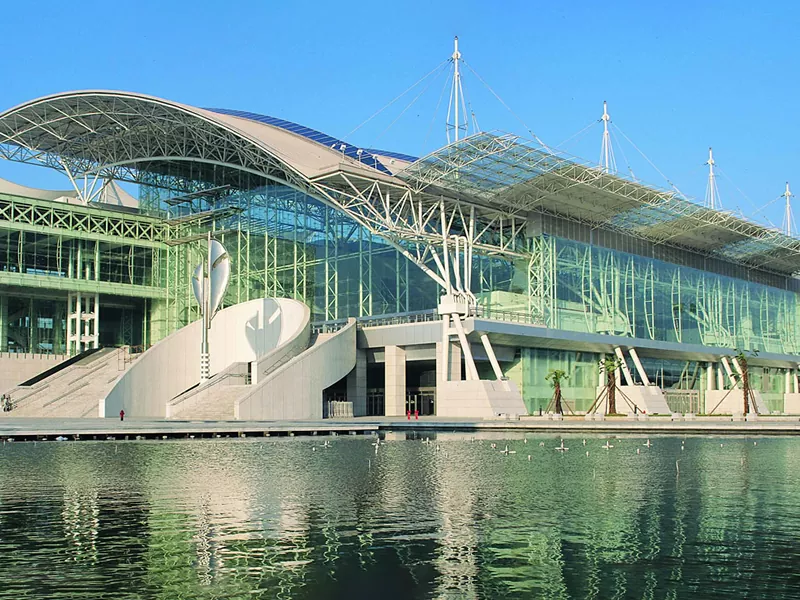 Long-span prefabricated steel exhibition hall